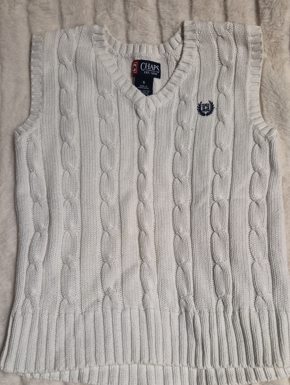 Chaps Men's Cream Cable Knit V-Neck Sweater Vest with Crest